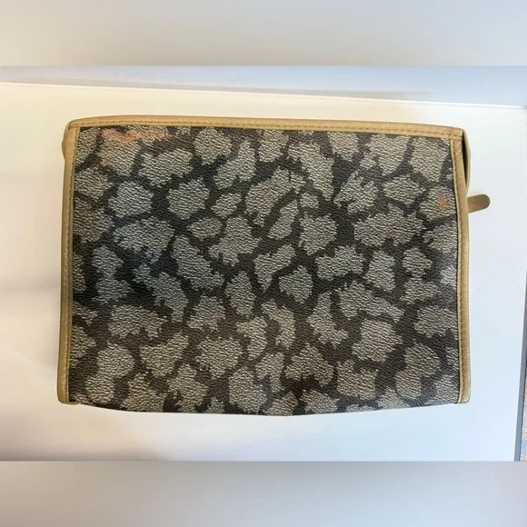 YSL Vintage Clutch in Iconic Giraffe Print - Picture 2 of 13